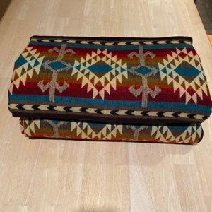 Gorgeous Alpaca soft blanket. New n…